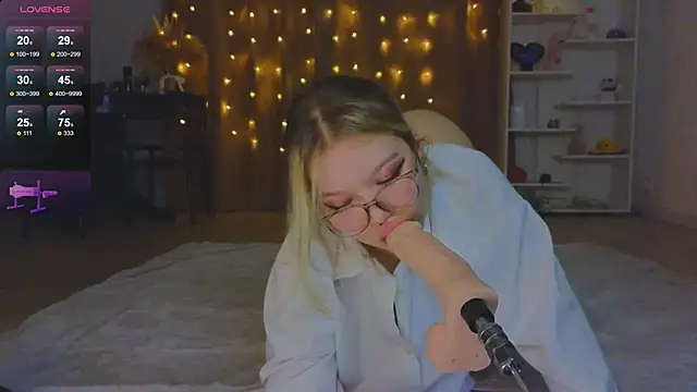 Snapshot of May_aster chatting on 03-23-25, 02:15 May aster online show from 03-23-25, 02:15