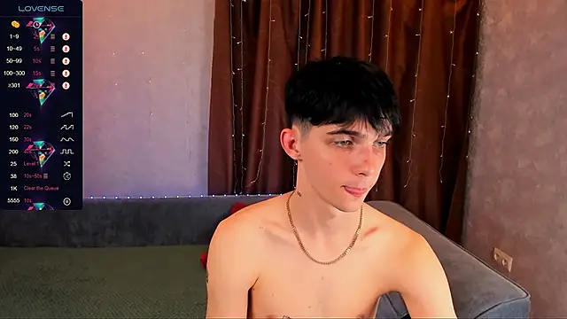 Aaron Boom online show from 09-20-25, 01:17