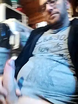 Snapshot of tomee83 chatting on 10-19-25, 05:41 tomee83 online show from 10-19-25, 05:41