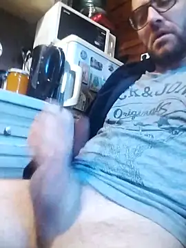 tomee83 online show from 11-02-25, 06:38