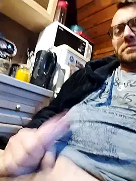 tomee83 online show from 11-20-25, 06:02