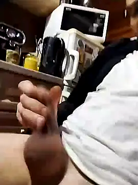 tomee83 online show from 12-04-25, 06:12