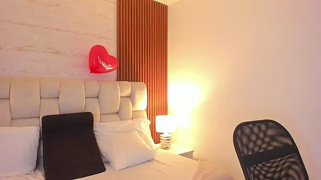 SophiaWylde online show from 02-17-25, 10:18