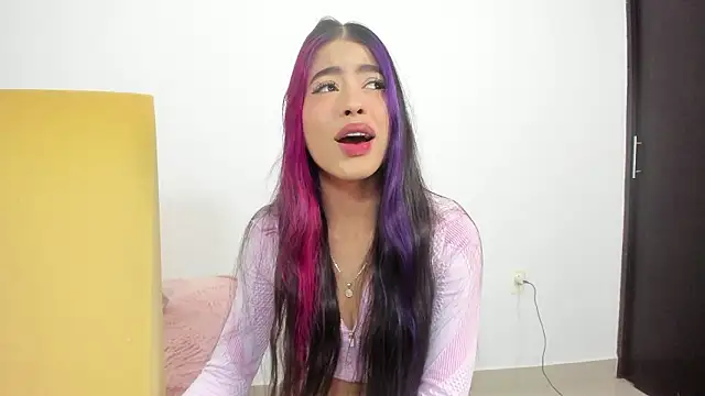 Snapshot of analia_collins chatting on 03-06-26, 04:03 analia collins online show from 03-06-26, 04:03