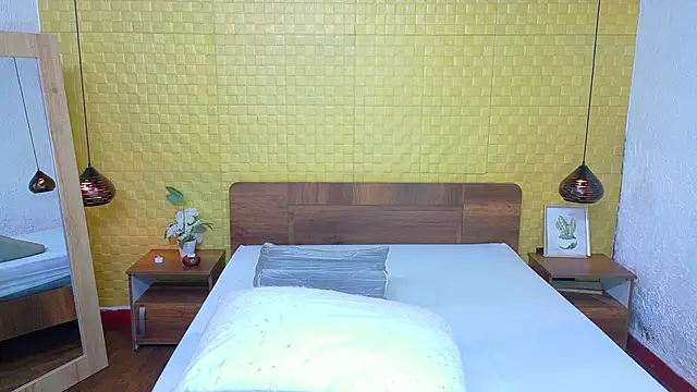 Snapshot of Squirter_pussybomb chatting on 12-13-24, 04:00 Squirter pussybomb online show from 12-13-24, 04:00