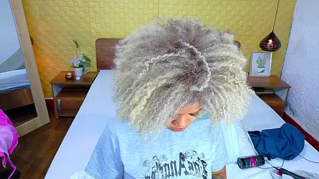 Snapshot of Squirter_pussybomb chatting on 12-18-24, 02:42 Squirter pussybomb online show from 12-18-24, 02:42