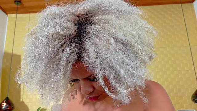 Snapshot of Squirter_pussybomb chatting on 01-18-25, 08:20 Squirter pussybomb online show from 01-18-25, 08:20