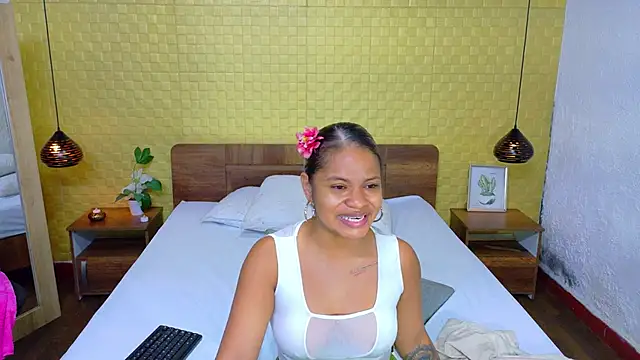 Snapshot of Squirter_pussybomb chatting on 02-07-25, 04:06 Squirter pussybomb online show from 02-07-25, 04:06