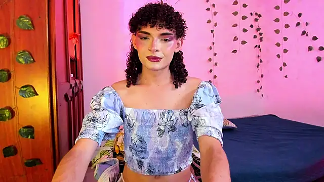 Snapshot of lucianromero chatting on 10-13-25, 10:43 lucianromero online show from 10-13-25, 10:43