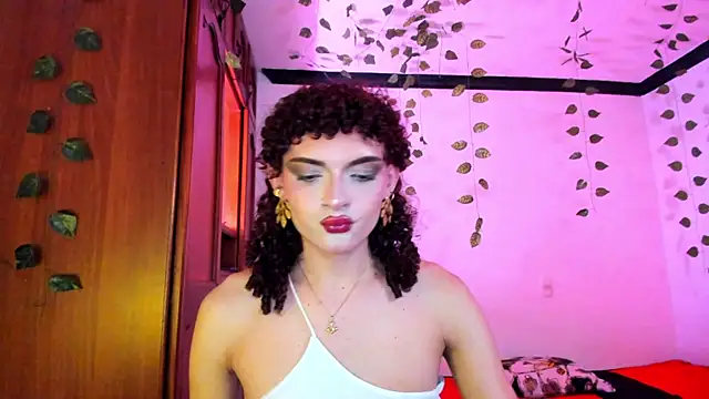 Snapshot of lucianromero chatting on 11-28-25, 01:52 lucianromero online show from 11-28-25, 01:52