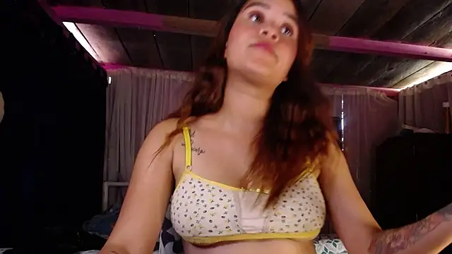 Snapshot of ZoeKuipers13 chatting on 01-10-25, 08:26 ZoeKuipers13 online show from 01-10-25, 08:26