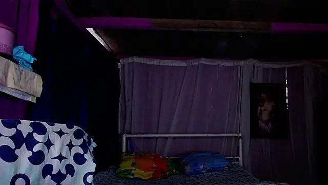 Snapshot of ZoeKuipers13 chatting on 02-18-25, 09:09 ZoeKuipers13 online show from 02-18-25, 09:09