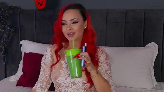 Emmelyn online show from 10-28-25, 05:44