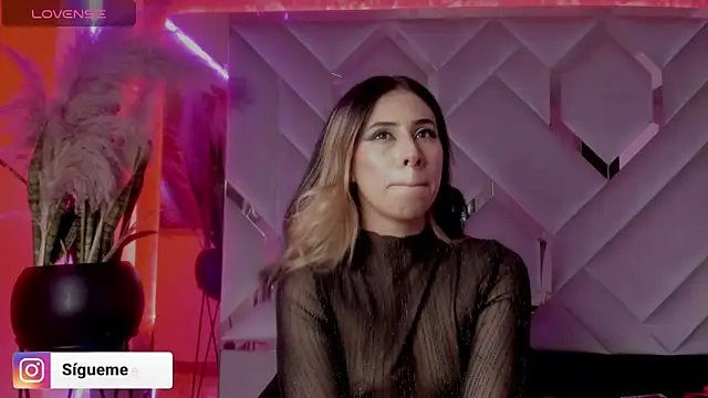 Sara Foxx1 online show from 12-18-25, 07:20