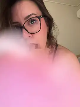 Its Jade online show from 05-18-26, 03:40