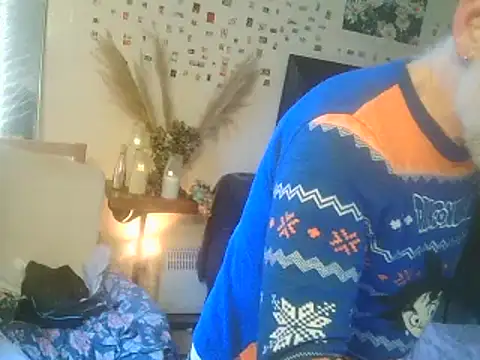 Snapshot of DaddyQuimHot chatting on 12-24-24, 11:28 DaddyQuimHot online show from 12-24-24, 11:28