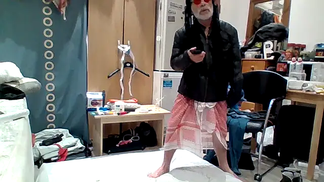 Snapshot of DaddyQuimHot chatting on 09-29-25, 01:44 DaddyQuimHot online show from 09-29-25, 01:44