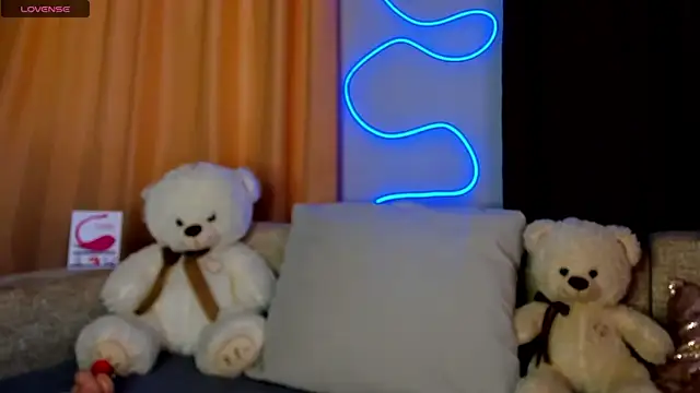 Snapshot of Leila_purr18 chatting on 02-11-25, 09:20 Leila purr18 online show from 02-11-25, 09:20