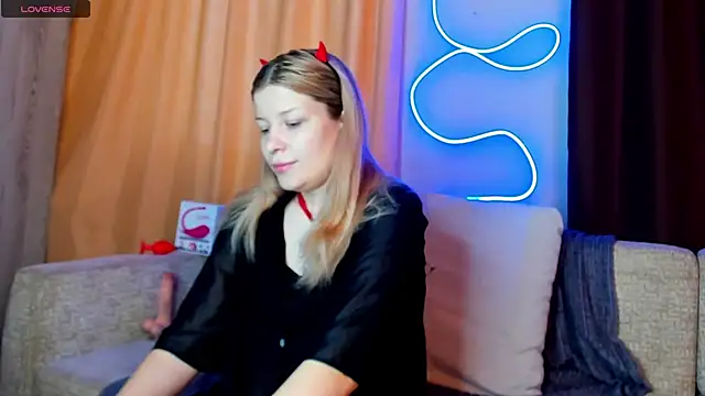 Snapshot of Leila_purr18 chatting on 02-13-25, 07:24 Leila purr18 online show from 02-13-25, 07:24