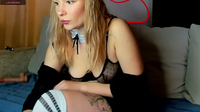 Snapshot of Leila_purr18 chatting on 02-22-25, 09:45 Leila purr18 online show from 02-22-25, 09:45