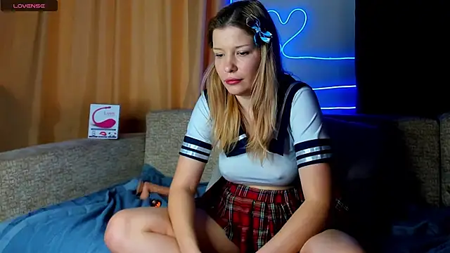 Snapshot of Leila_purr18 chatting on 03-07-25, 09:51 Leila purr18 online show from 03-07-25, 09:51