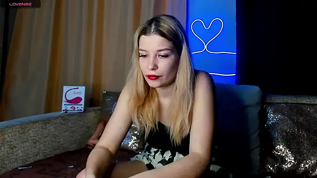 Snapshot of Leila_purr18 chatting on 03-18-25, 06:46 Leila purr18 online show from 03-18-25, 06:46