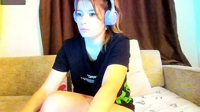 Snapshot of Leila_purr18 chatting on 09-13-25, 11:54 Leila purr18 online show from 09-13-25, 11:54