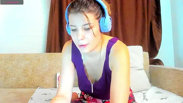 Snapshot of Leila_purr18 chatting on 09-15-25, 08:25 Leila purr18 online show from 09-15-25, 08:25