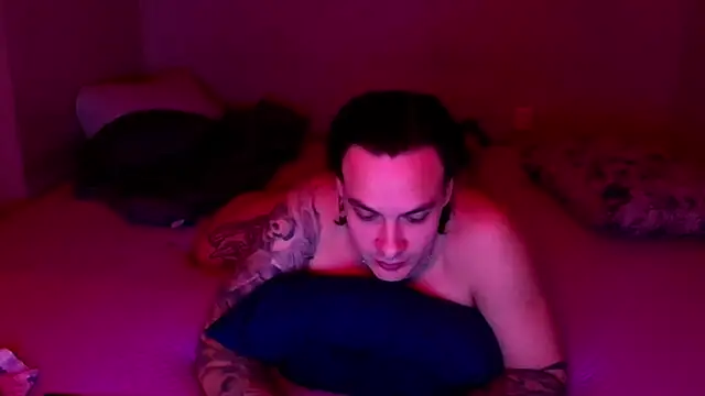 Snapshot of baphomet_from_ice chatting on 11-19-25, 02:50 baphomet from ice online show from 11-19-25, 02:50