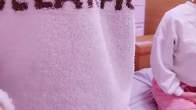 Snapshot of hina_porn chatting on 01-21-25, 06:22 hina porn online show from 01-21-25, 06:22