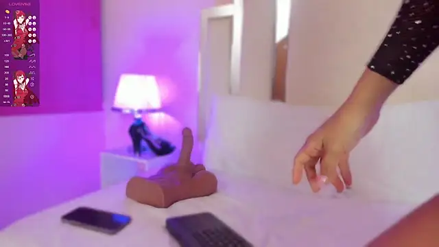 lauramartin1 online show from 03-21-25, 04:39