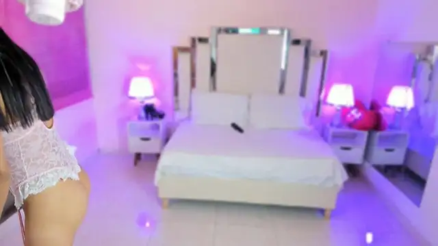 lauramartin1 online show from 09-21-25, 12:23