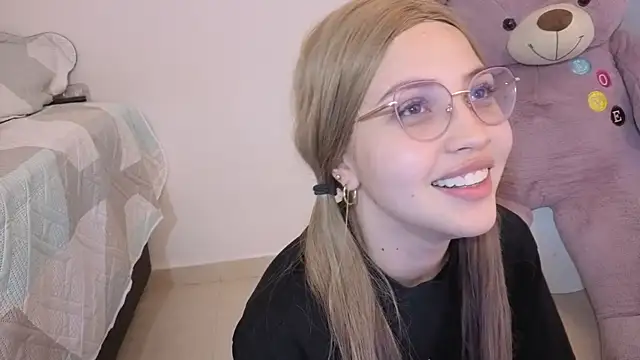 Snapshot of Ary1_ chatting on 12-14-25, 04:40 Ary1 online show from 12-14-25, 04:40