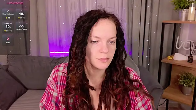 Snapshot of CoreyJane chatting on 10-05-25, 04:22 CoreyJane online show from 10-05-25, 04:22