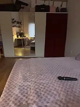 Snapshot of MariaValentine chatting on 12-18-25, 06:30 MariaValentine online show from 12-18-25, 06:30