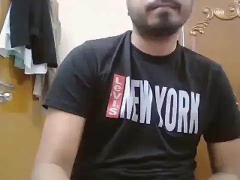 Snapshot of desiboyasif chatting on 10-03-25, 05:10 desiboyasif online show from 10-03-25, 05:10