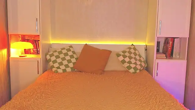 Leaaaaaaaaa online show from 12-18-25, 04:57