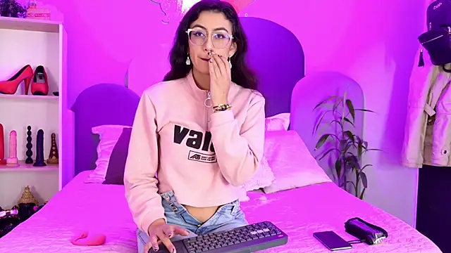 SophieGomez22 online show from 04-18-26, 11:14