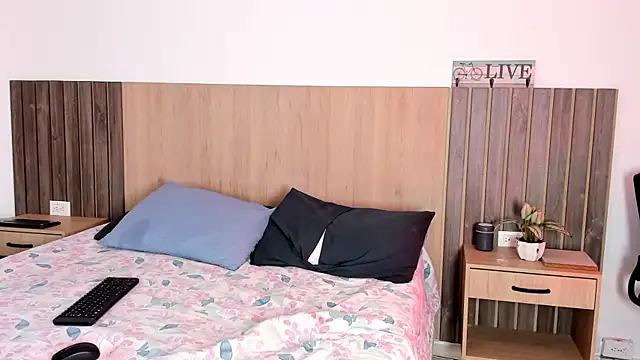 rebeca cortez  online show from 11-11-25, 07:36