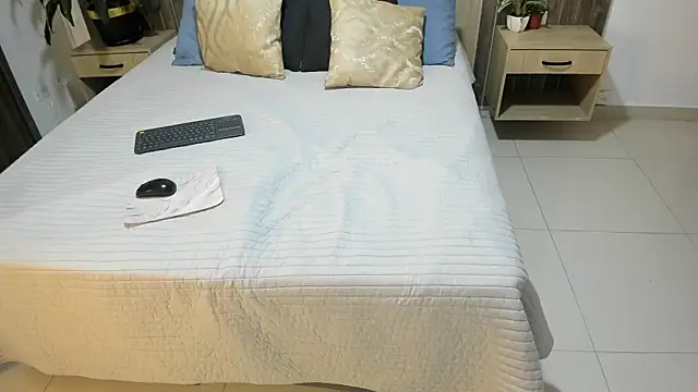 rebeca cortez  online show from 02-12-26, 08:04