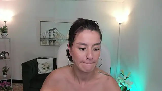 Snapshot of Ludovika_mattson chatting on 12-13-24, 09:30 Ludovika mattson online show from 12-13-24, 09:30