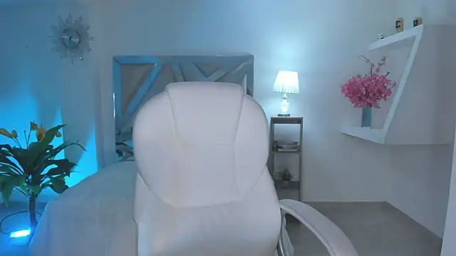 Snapshot of Ludovika_mattson chatting on 01-18-25, 11:00 Ludovika mattson online show from 01-18-25, 11:00