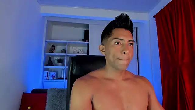 Snapshot of Couple_muscle1 chatting on 12-03-24, 01:43 Couple muscle1 online show from 12-03-24, 01:43