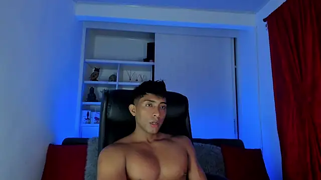 Snapshot of Couple_muscle1 chatting on 12-03-24, 04:50 Couple muscle1 online show from 12-03-24, 04:50