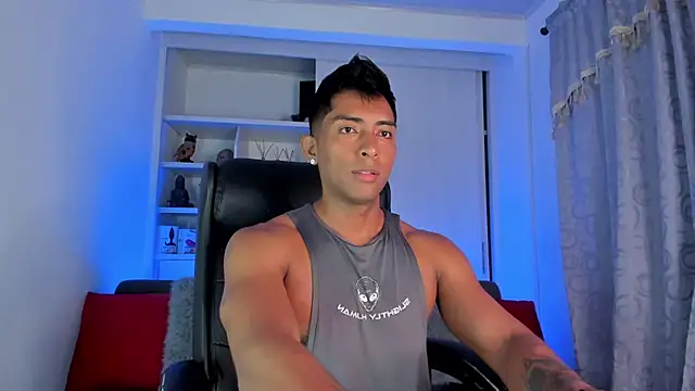 Snapshot of Couple_muscle1 chatting on 12-04-24, 02:59 Couple muscle1 online show from 12-04-24, 02:59