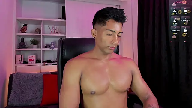 Snapshot of Couple_muscle1 chatting on 12-21-24, 02:04 Couple muscle1 online show from 12-21-24, 02:04