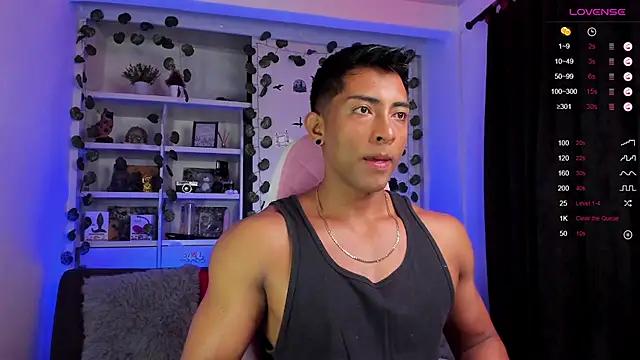 Snapshot of Couple_muscle1 chatting on 01-12-25, 03:36 Couple muscle1 online show from 01-12-25, 03:36