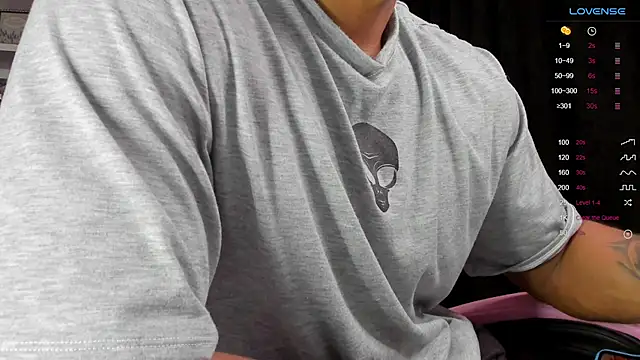 Snapshot of Couple_muscle1 chatting on 01-13-25, 11:17 Couple muscle1 online show from 01-13-25, 11:17