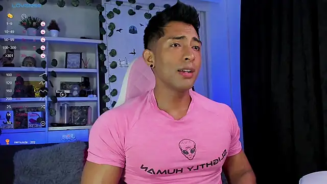 Snapshot of Couple_muscle1 chatting on 01-19-25, 10:49 Couple muscle1 online show from 01-19-25, 10:49