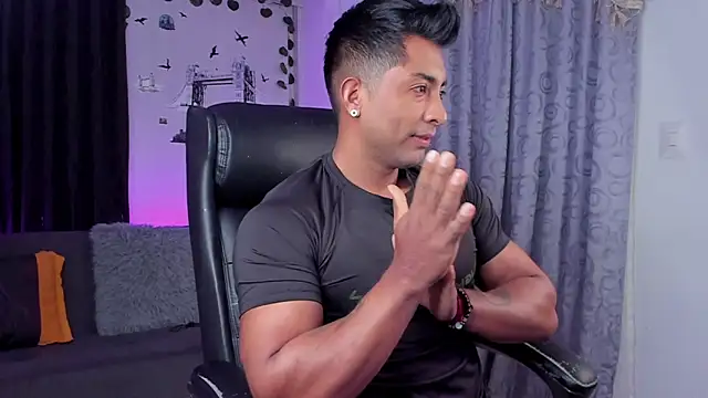 Snapshot of Couple_muscle1 chatting on 03-17-25, 02:01 Couple muscle1 online show from 03-17-25, 02:01